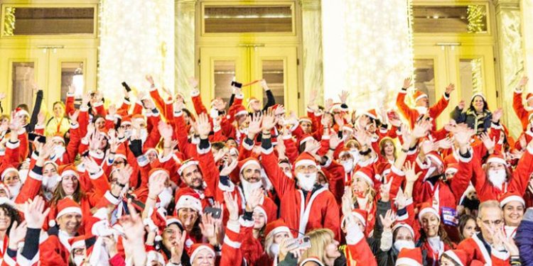Χιλιάδες Άγιοι Βασίληδες «πλημμύρισαν» τον Πειραιά στο Santa Night Run