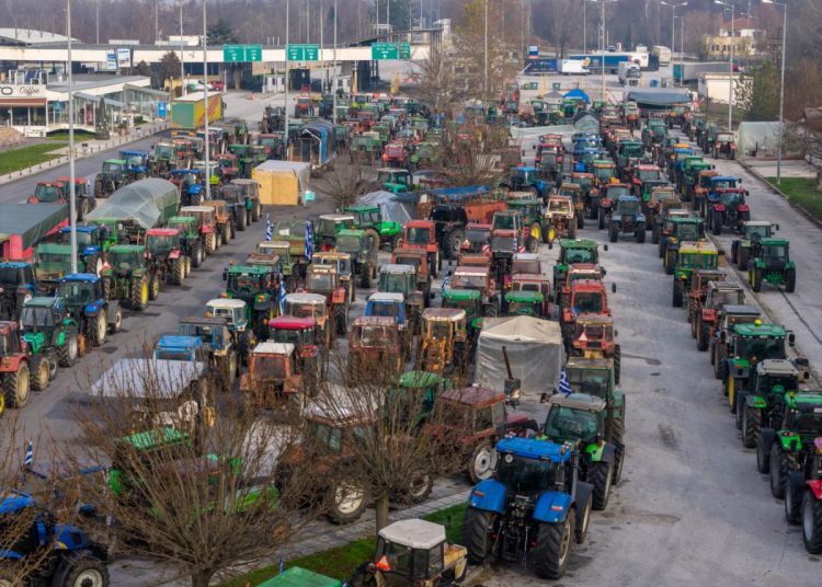 Αγρότες: «Σήμα» για κλιμάκωση των κινητοποιήσεων από τους αγρότες – Σε εξέλιξη η Πανελλαδική σύσκεψη των μπλόκων