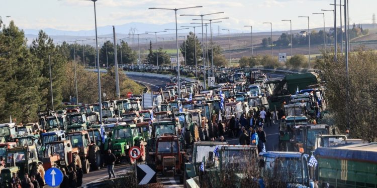 Κεντρική Μακεδονία: Στα αγροτικά μπλόκα στην Κεντρική Μακεδονία κλιμάκιο του ΠΑΣΟΚ
