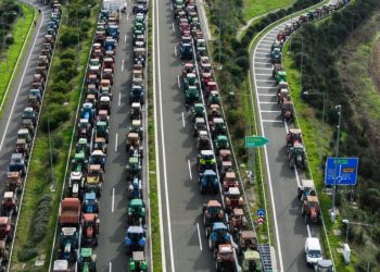 Oι αγρότες στους δρόμους, ο πρωτογενής τομέας σε δοκιμασία – Το σκάνδαλο του ΟΠΕΚΕΠΕ βάζει φωτιά στο χωράφι