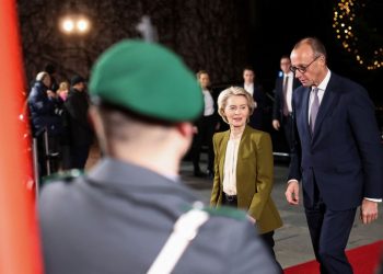 Η φον ντερ Λάιεν δείχνει Ουκρανία στην ΕΕ και της δίνει την τελική απόφαση για την παραχώρηση εδαφών