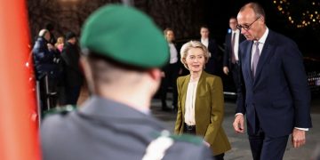 Η φον ντερ Λάιεν δείχνει Ουκρανία στην ΕΕ και της δίνει την τελική απόφαση για την παραχώρηση εδαφών