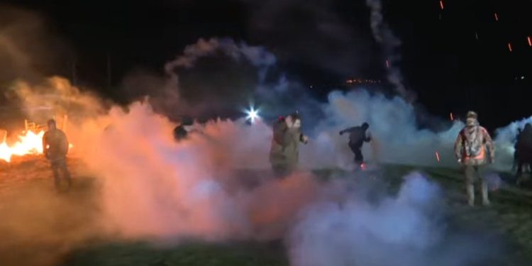 Γαλλία: Αντιμέτωπη με την οργή των αγροτών η κυβέρνηση – Δακρυγόνα και καταστολή σε κινητοποιήσεις