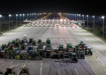 Κινητοποιήσεις: Γιορτές στα μπλόκα οι αγρότες και ραντεβού σε νέα πανελλαδική σύσκεψη