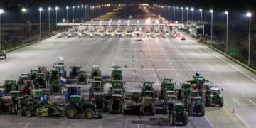 Κινητοποιήσεις: Γιορτές στα μπλόκα οι αγρότες και ραντεβού σε νέα πανελλαδική σύσκεψη