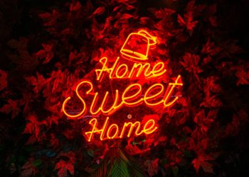 Έλληνες καταναλωτές: Κουμπωμένοι και σπιτόγατοι