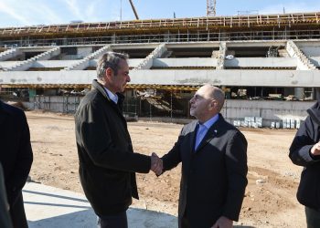 Οι αγρότες με σύνταξη 350 ευρώ στους δρόμους, ο Μητσοτάκης με 300 εκατ. δώρο στον Αλαφούζο