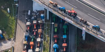 Προετοιμάζουν κλιμάκωση οι αγρότες: Συμβολικοί αποκλεισμοί μέχρι την Τρίτη – Στα Μάλγαρα κλείνει το ρεύμα προς Αθήνα