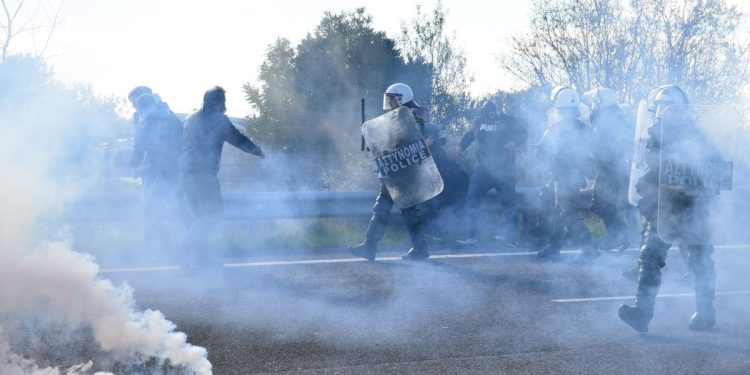 Οι αγρότες ένιωσαν στο πετσί τους το «κοινωνικό πρόσωπο» της κυβέρνησης Μητσοτάκη