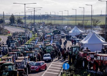 Κόντρα ΝΔ – ΠΑΣΟΚ για τους αγρότες – «Μη ασφαλές περιβάλλον διαλόγου» καταγγέλλει η Χαριλάου Τρικούπη