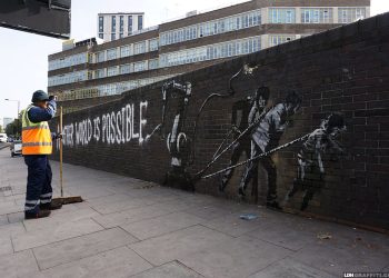 Και όμως ο κόσμος μας δεν είναι ο καλύτερος δυνατός και μπορεί να υπάρξει εναλλακτική