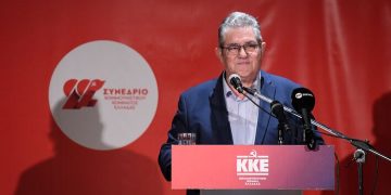 Κουτσούμπας στον Τύρναβο: Είμαστε με τα μπλόκα της αγροτιάς. Είμαστε με όποια μορφή πάλης αποφασίσετε εσείς