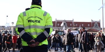 Αγρότες: Έφτασαν τα τρακτέρ στο λιμάνι της Θεσσαλονίκης – Λουκέτο στην πύλη είχε βάλει η ΕΛ.ΑΣ.