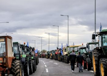 Μπλόκα με χιλιάδες τρακτέρ σε όλη τη χώρα – Κλιμακώνουν οι αγρότες και πιέζουν την κυβέρνηση [Live χάρτης]