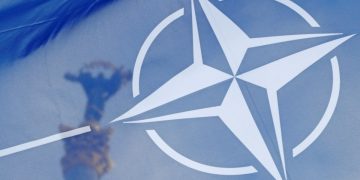 Ουκρανία: Η σκληρή στάση Στάρμερ, Μακρόν και Μερτς οδηγεί το ΝΑΤΟ στα βράχια