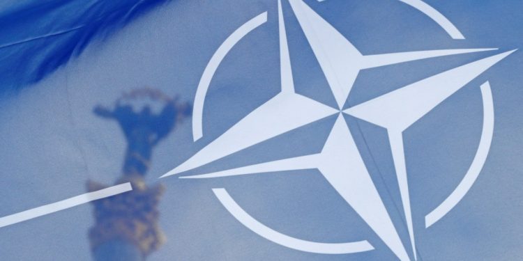 Ουκρανία: Η σκληρή στάση Στάρμερ, Μακρόν και Μερτς οδηγεί το ΝΑΤΟ στα βράχια