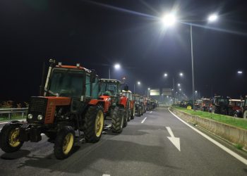 Αγρότες: Η οργή στα μπλόκα μεγαλώνει – «Όχι» στον προσχηματικό διάλογο, κλιμακώνουμε τον αγώνα»