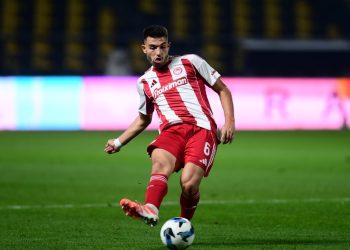 Καλογερόπουλος: «Ήταν κόκκινη το μαρκάρισμα στον Τσικίνιο – Έπρεπε να δοθεί πέναλτι για χέρι του Ράτσιτς»