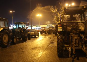 Αγρότες: «Ουρές» χιλιομέτρων από ακινητοποιημένες νταλίκες στον Προμαχώνα