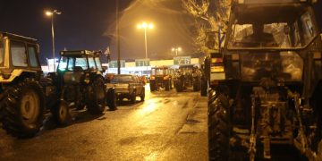 Αγρότες: «Ουρές» χιλιομέτρων από ακινητοποιημένες νταλίκες στον Προμαχώνα