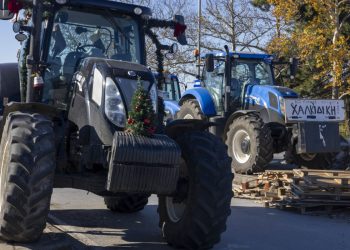 ΠΑΣΟΚ: Η κυβέρνηση έβαλε «φέσι» 1 δισ. στον έντιμο αγρότη