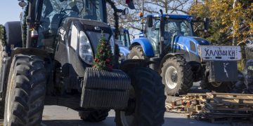 ΠΑΣΟΚ: Η κυβέρνηση έβαλε «φέσι» 1 δισ. στον έντιμο αγρότη