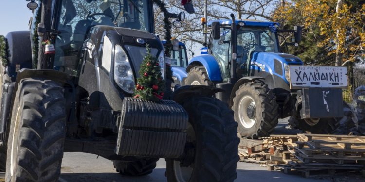 ΠΑΣΟΚ: Η κυβέρνηση έβαλε «φέσι» 1 δισ. στον έντιμο αγρότη