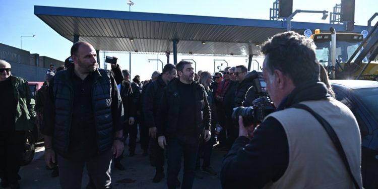 «Κατηγορώ» του ΠΑΣΟΚ στην κυβέρνηση για τον αγροτικό τομέα – Θεσμική πρωτοβουλία ετοιμάζει η Χαριλάου Τρικούπη