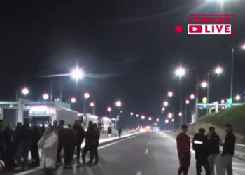 Αγρότες έκλεισαν τη νέα Εθνική Οδό Πατρών – Πύργου