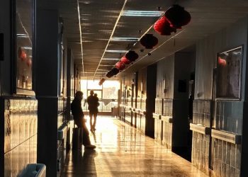 Δημογραφικό: Η πληθυσμιακή πυραμίδα Ελλήνων και αλλοδαπών – Γεννήσεις, θάνατοι και το κρίσιμο 7,1%