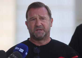 Οργισμένη απάντηση Πλακιά για την χριστουγεννιάτικη κάρτα της Hellenic Train – «Αρρωστημένη συμπεριφορά»