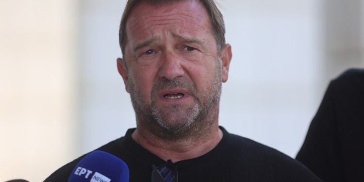 Οργισμένη απάντηση Πλακιά για την χριστουγεννιάτικη κάρτα της Hellenic Train – «Αρρωστημένη συμπεριφορά»