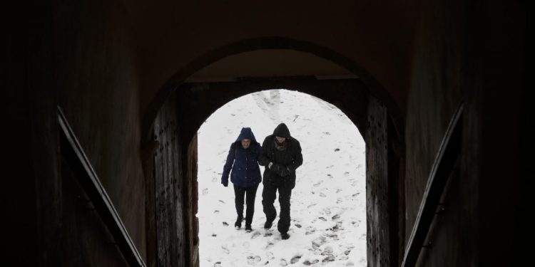 Καιρός: Θερμοκρασίες κάτω από το μηδέν παραμονή και ανήμερα της Πρωτοχρονιάς – Χιόνια ακόμη και στην Αττική