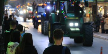 Αγρότες: Με νέα μπλόκα απαντούν στις απειλές και τον προσχηματικό διάλογο της κυβέρνησης – Έκλεισαν τα Μάλγαρα