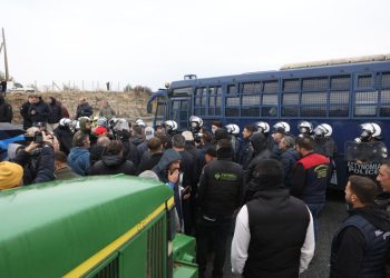 «Πυρά» κομμάτων για τις δηλώσεις Μητσοτάκη για τους αγρότες: Τους μπέρδεψε με τους «φραπέδες» και τους «χασάπηδες»