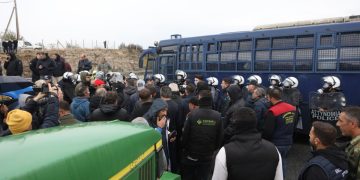 «Πυρά» κομμάτων για τις δηλώσεις Μητσοτάκη για τους αγρότες: Τους μπέρδεψε με τους «φραπέδες» και τους «χασάπηδες»