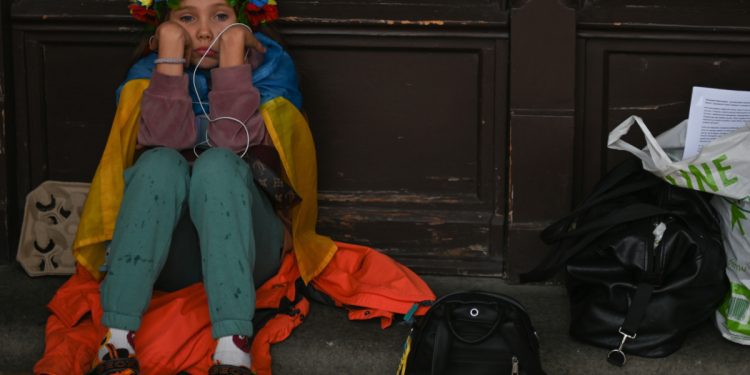 Από την αλληλεγγύη, στον ρατσισμό – Στην Πολωνία, οι πρόσφυγες από την Ουκρανία μπαίνουν πια στο στόχαστρο