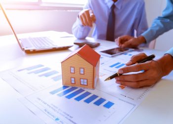 Πώς «διαβάζει» η αγορά τα κυβερνητικά μέτρα για το στεγαστικό – Τα συν, τα πλην και τα ίσως