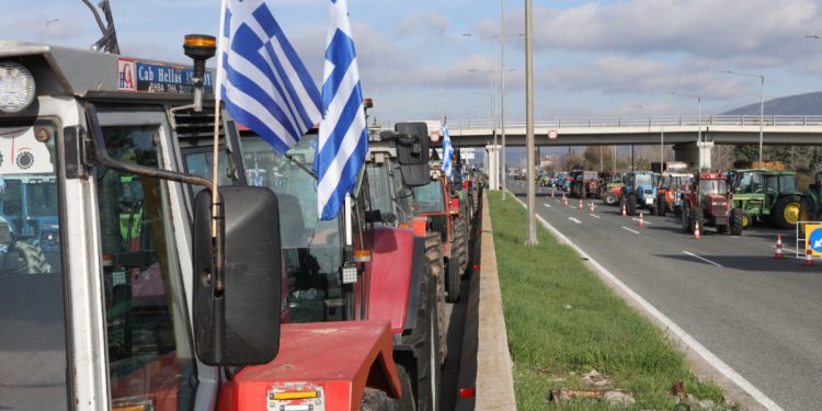 Τσουκαλάς: Σε σχέση με τους αγρότες ο πρωθυπουργός πέρασε από τις υποσχέσεις, στις κατασχέσεις