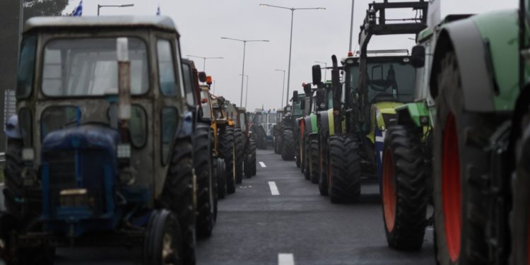 Αγρότες: Χιλιάδες τρακτέρ στους δρόμους, «η πιο μεγάλη κινητοποίηση από το 2016» – Στα σκοινιά η κυβέρνηση