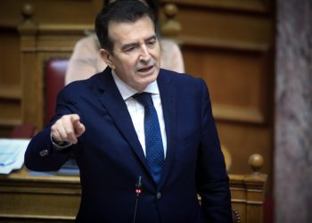 Προϋπολογισμός: «Βαφτίζει το κρέας ψάρι» ο Χρυσοχοΐδης – «Υπάρχει κάποιος τραυματίας αγρότης εδώ και 16 ημέρες;»