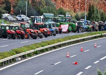 Ανοιχτοί δρόμοι, παραμονή των μπλόκων και στάση αναμονής αγροτών εν όψει της συνάντησης με Μητσοτάκη