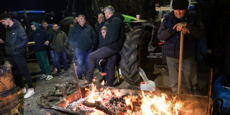 Αγρότες: Πρωτοχρονιά στην άσφαλτο και «ηρεμία πριν την καταιγίδα» εν όψει πανελλαδικής σύσκεψης