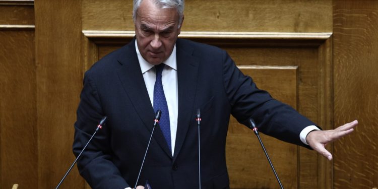 ΠΑΣΟΚ για Βορίδη: Κουνά το δάχτυλο στο Μαξίμου και τους αγρότες – Άλλο ένα δείγμα της αλαζονείας της ΝΔ