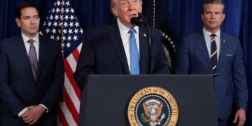 Η επέμβαση Τραμπ στη Βενεζουέλα, η παραβίαση του διεθνούς δικαίου και η «εθνικά επικίνδυνη» θέση Μητσοτάκη