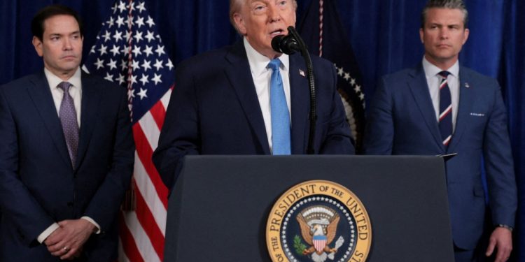 Η επέμβαση Τραμπ στη Βενεζουέλα, η παραβίαση του διεθνούς δικαίου και η «εθνικά επικίνδυνη» θέση Μητσοτάκη