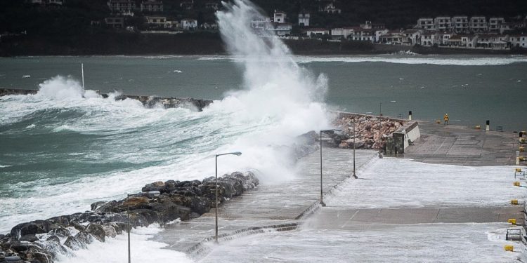 Προβλήματα σε ακτοπλοϊκές συνδέσεις λόγω των ισχυρών ανέμων