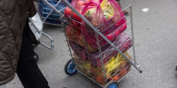 Λαϊκές αγορές: Απεργούν για την ακρίβεια, στο πλευρό των αγροτών – Tι δηλώνουν παραγωγοί στο in