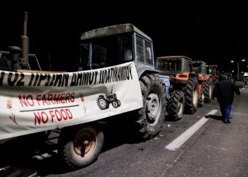 Κλιμακώνουν οι αγρότες, σκέψεις και για τρακτέρ στην Αθήνα – Με ποινές απειλεί το Μαξίμου και συναντά μόνο τους «πρόθυμους»