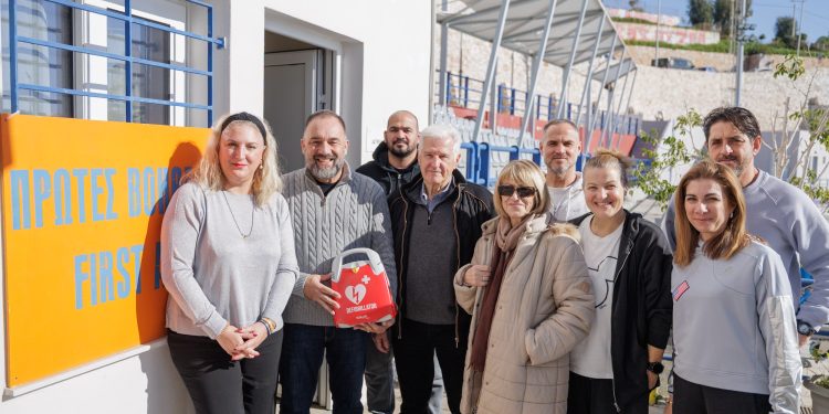 Δωρεά απινιδωτή στο Δημοτικό Κολυμβητήριο Πειραιά «Ανδρέας Γαρύφαλλος»